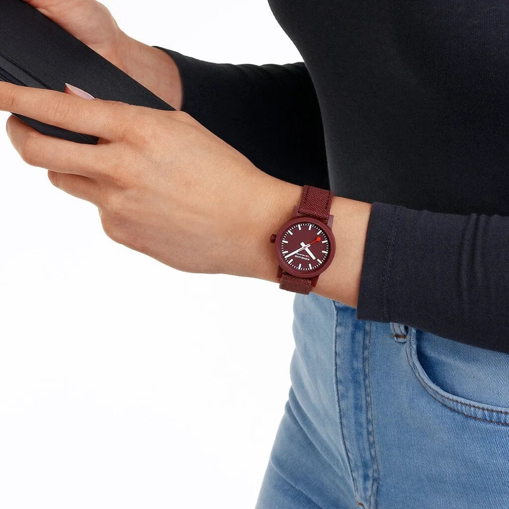 Mondaine Essence Bordeaux 32 mm Orologio Quarzo