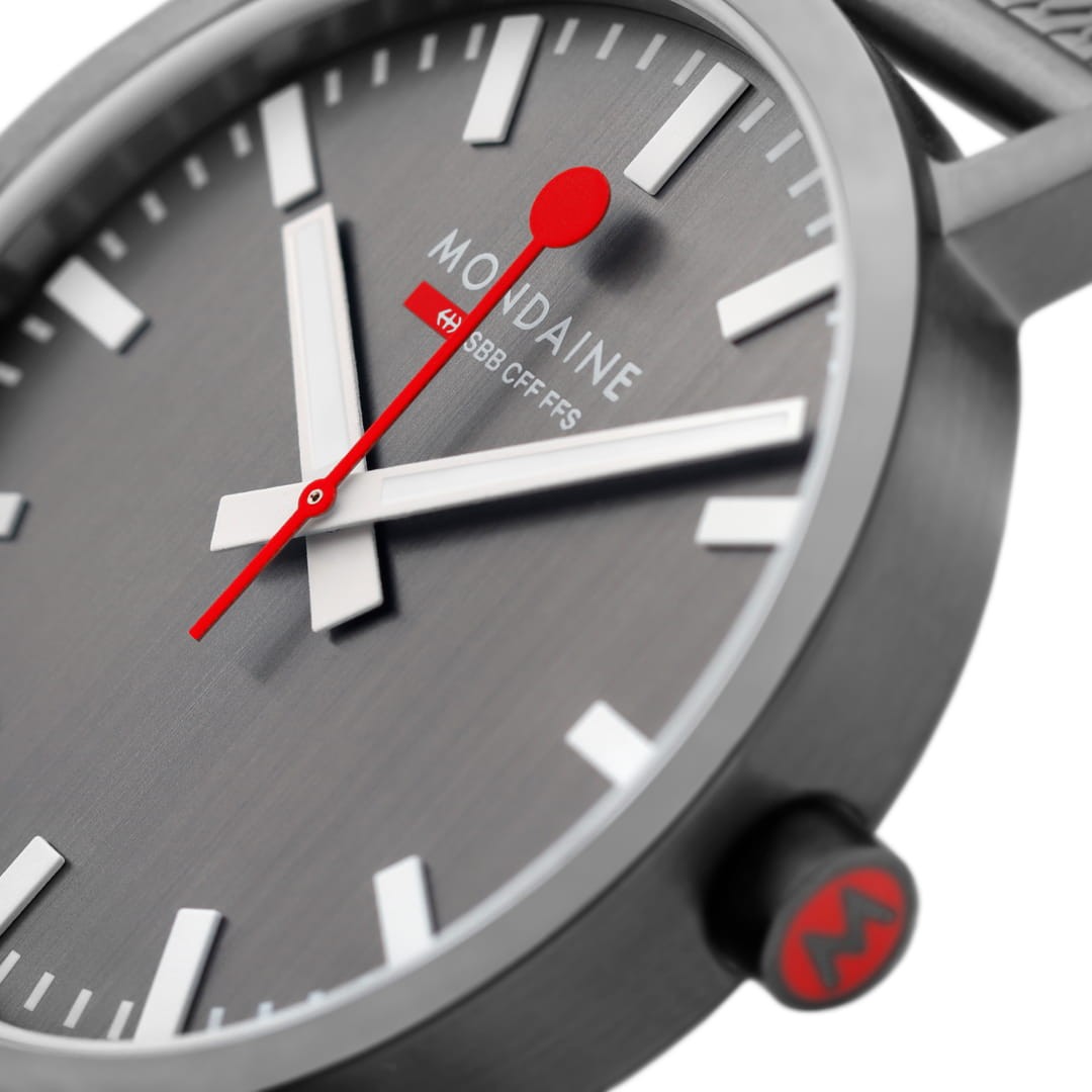 Mondaine Classic Grigio Antracite 40mm orologio maglia milanese