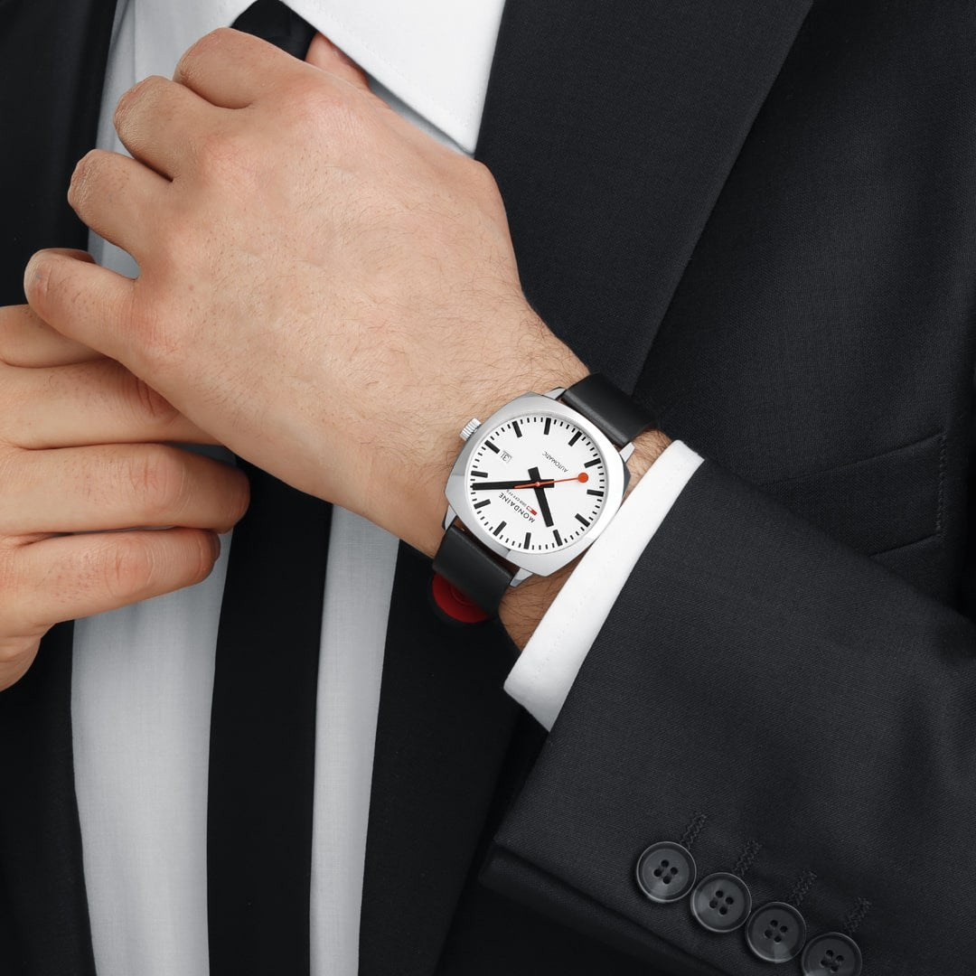 Mondaine Cushion 39mm orologio automatico ecopelle