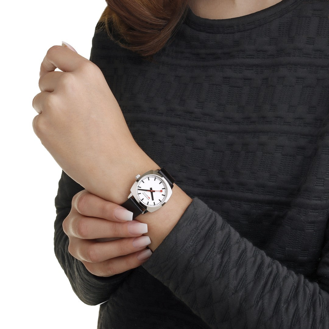 Mondaine Petite Cushion Orologio Nero 31 mm Zaffiro