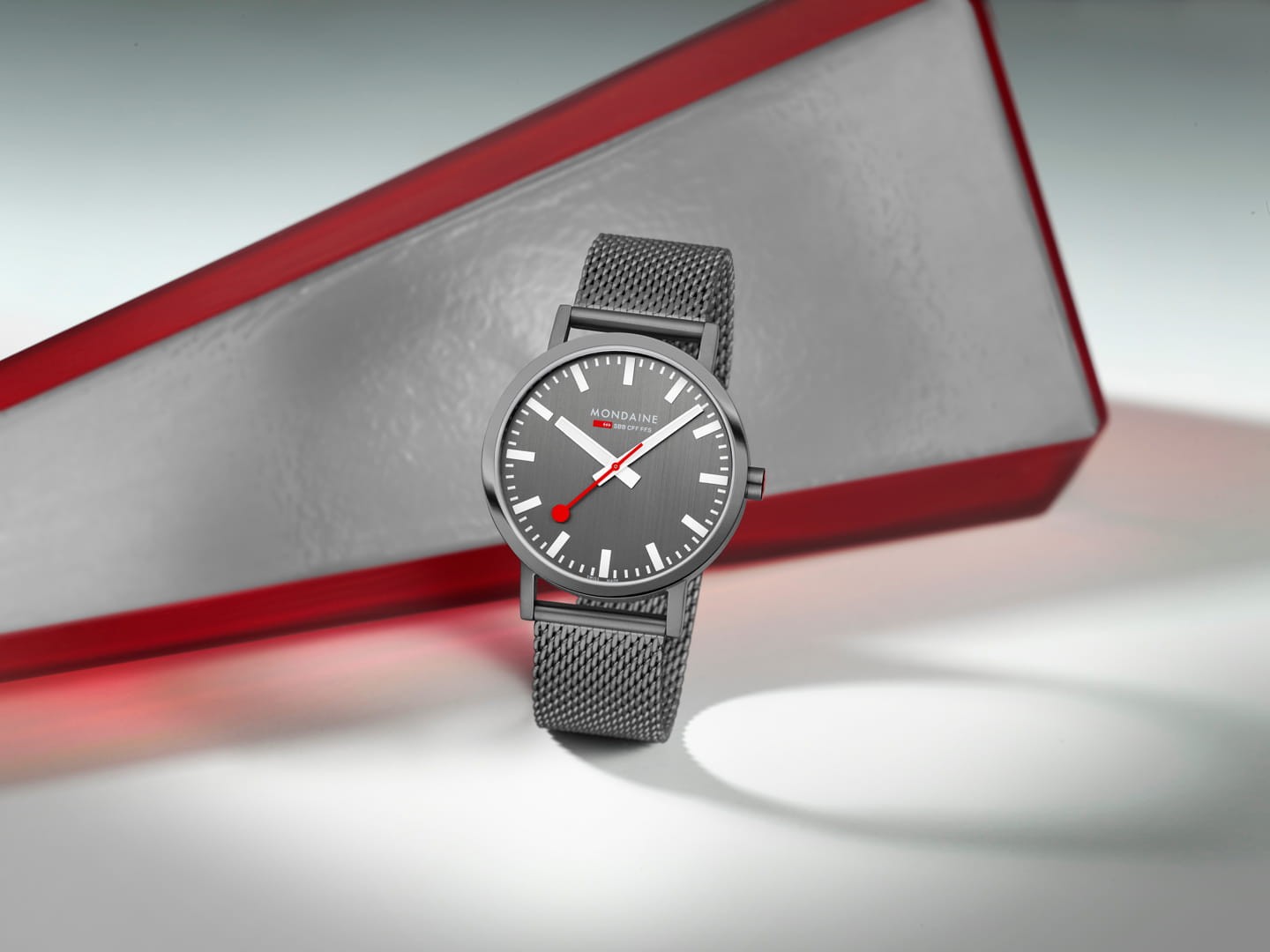 Mondaine Classic Grigio Antracite 40mm orologio maglia milanese
