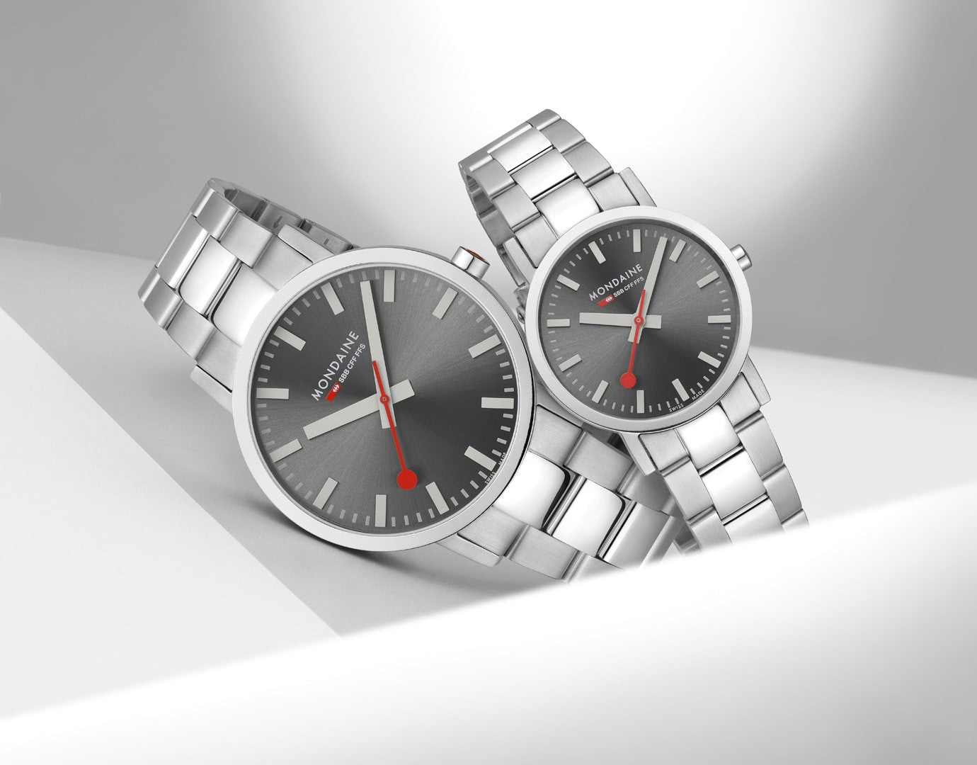 Mondaine Classic orologio 30mm grigio acciaio
