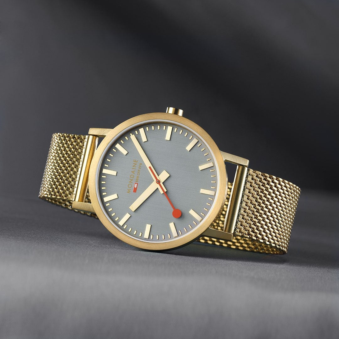 Mondaine Classic orologio 40 mm oro mesh