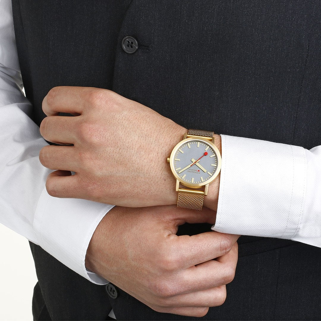 Mondaine Classic orologio 40 mm oro mesh