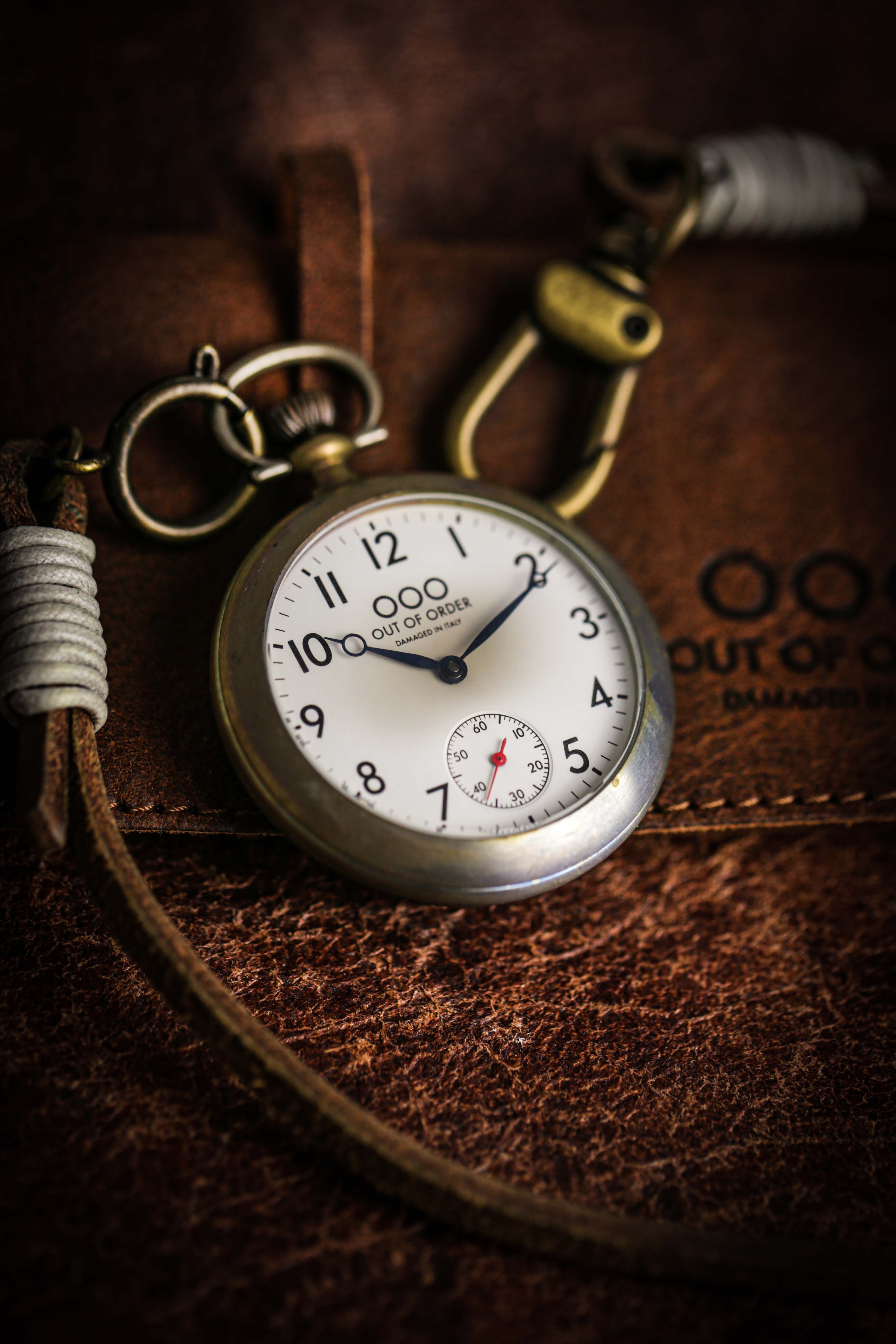 Out Of Order Calabrone White orologio da tasca bianco 47 mm