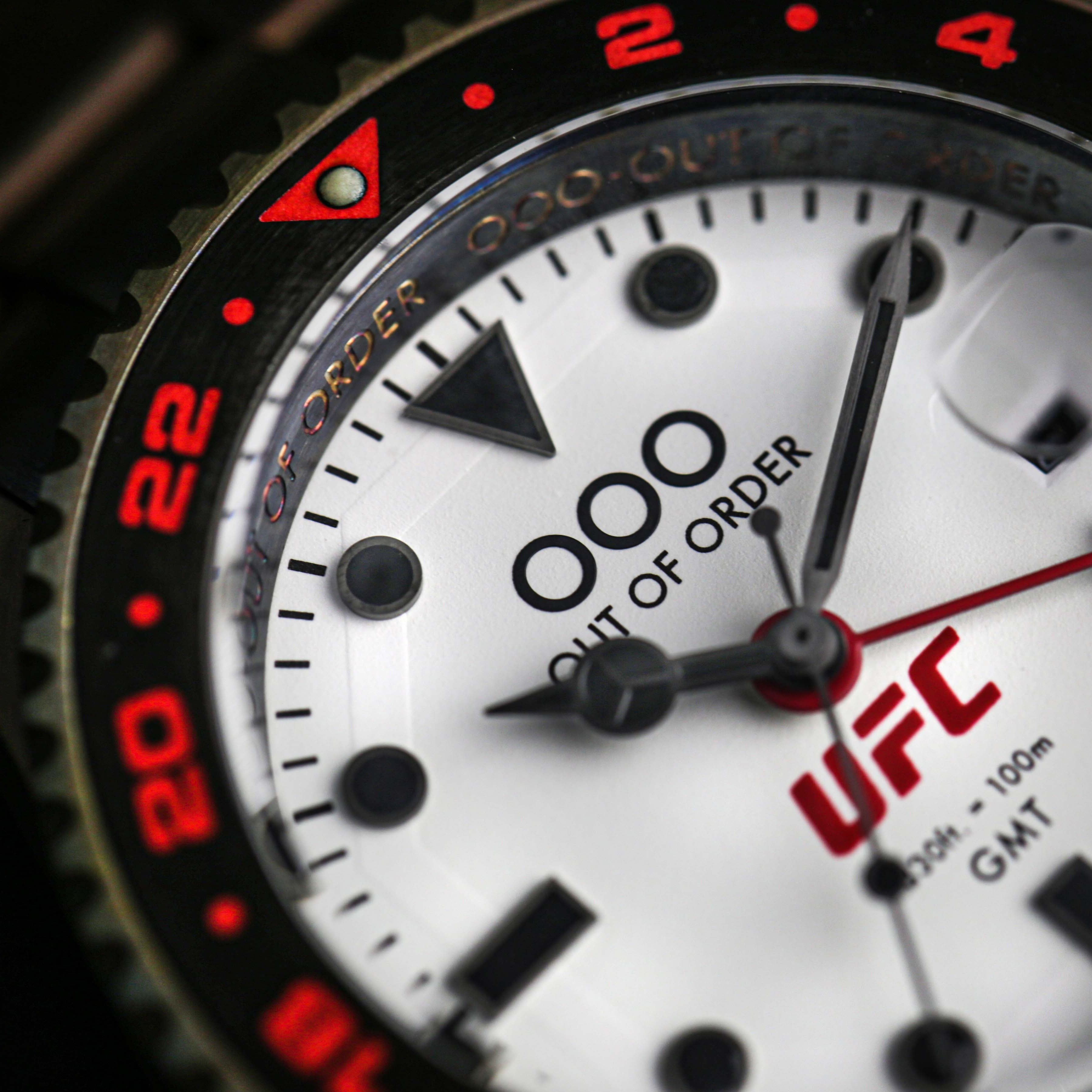 Out Of Order UFC Las Vegas orologio bianco 44 mm GMT