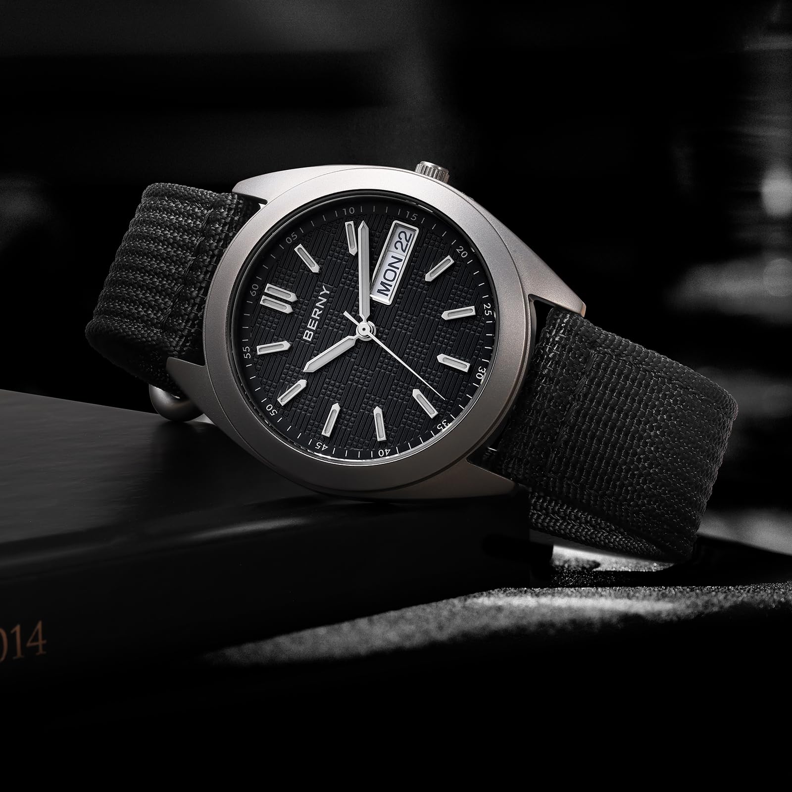 Berny Titanio Orologio Uomo Tela Nero 10ATM Luminoso