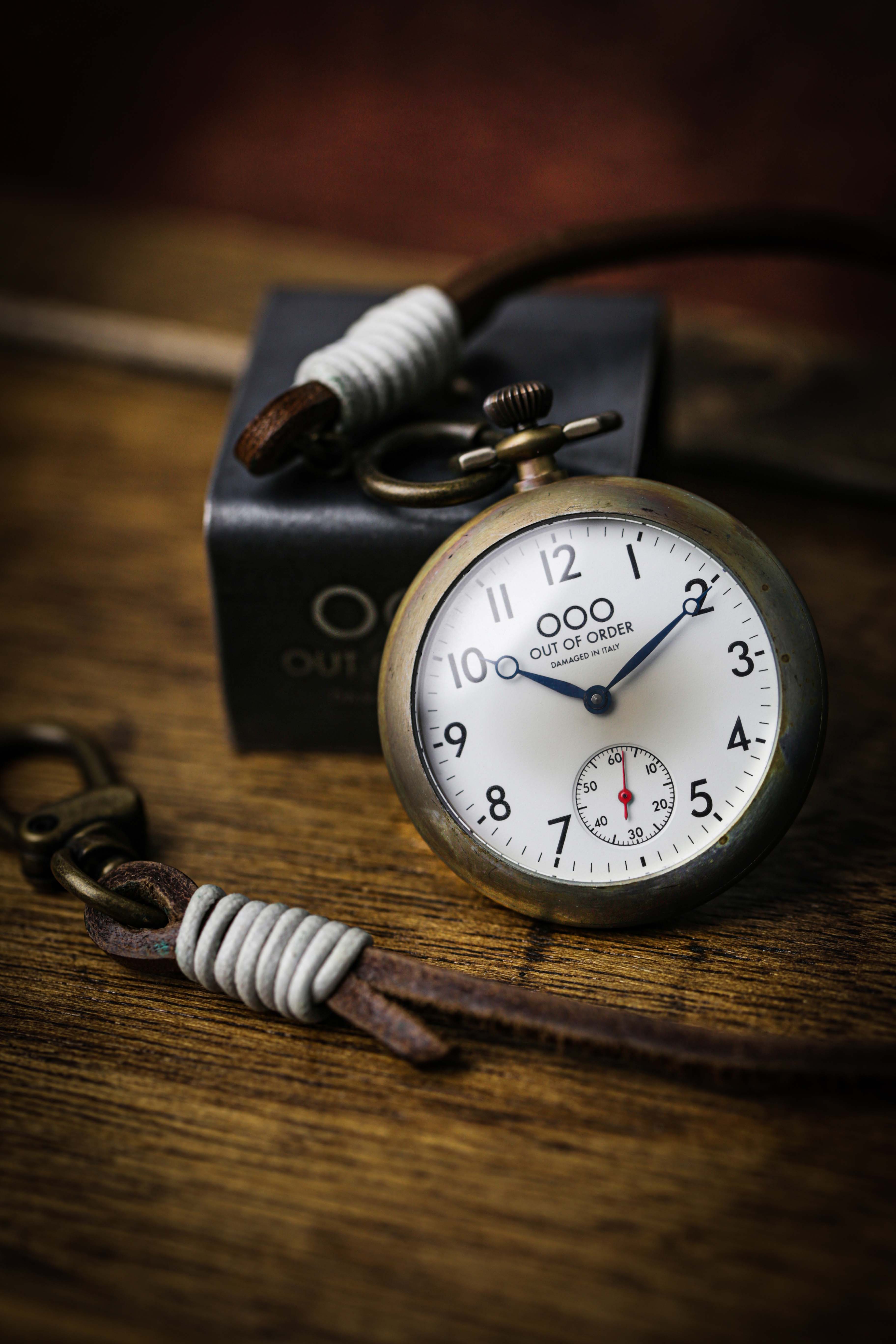 Out Of Order Calabrone White orologio da tasca bianco 47 mm
