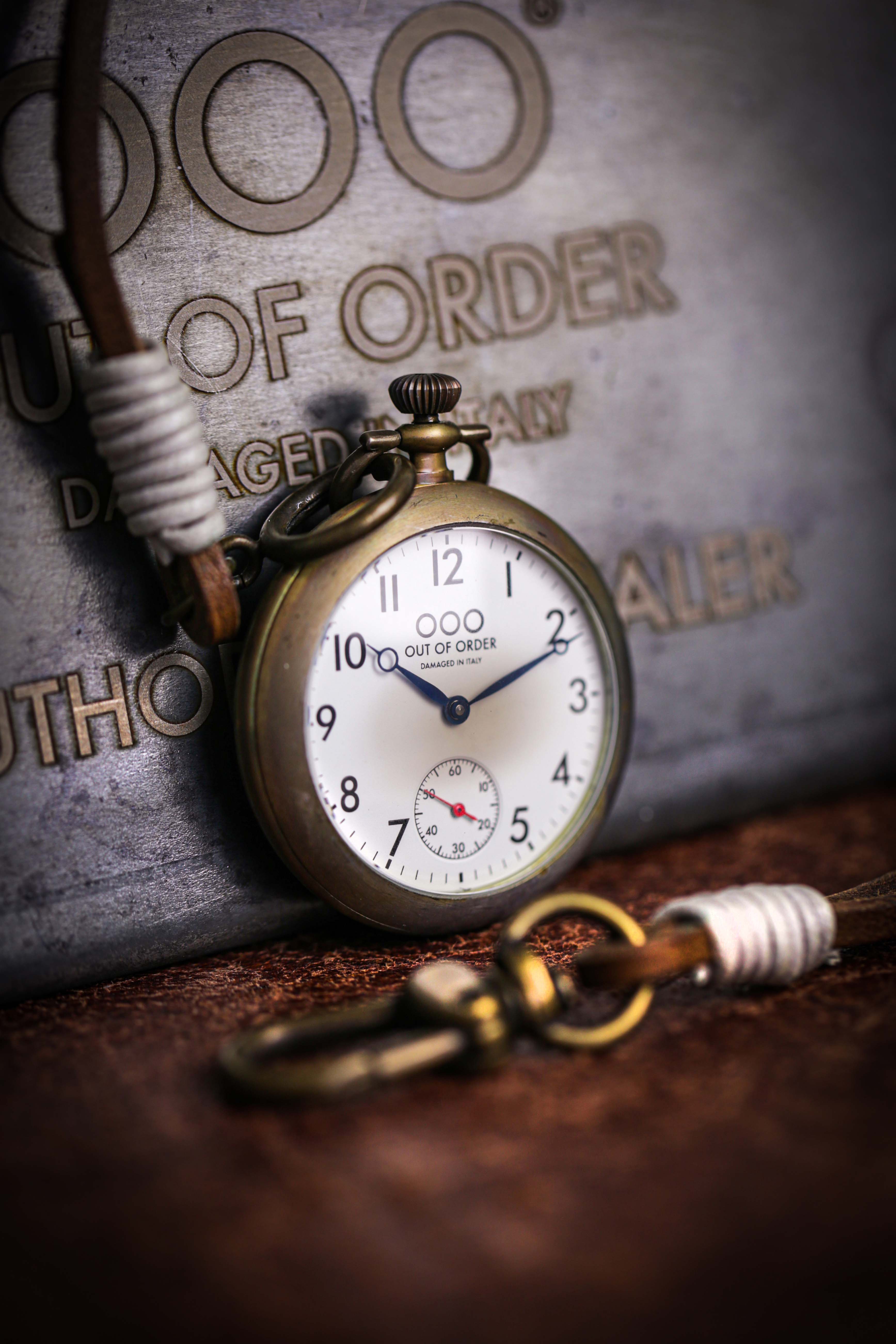 Out Of Order Calabrone White orologio da tasca bianco 47 mm