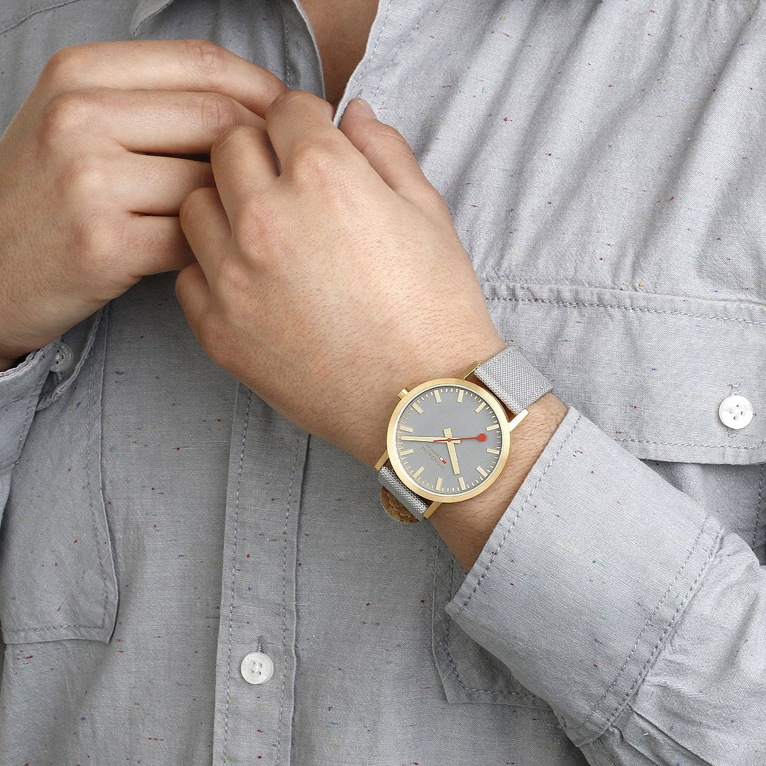 Mondaine Classic orologio oro 40 mm tessuto