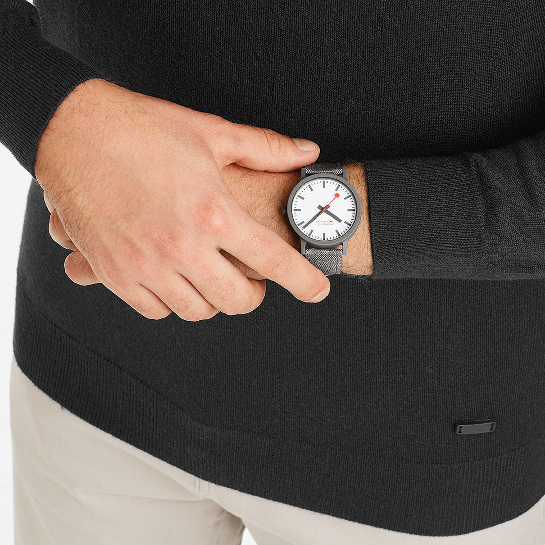 Mondaine Essence Grigio 41mm orologio tessuto