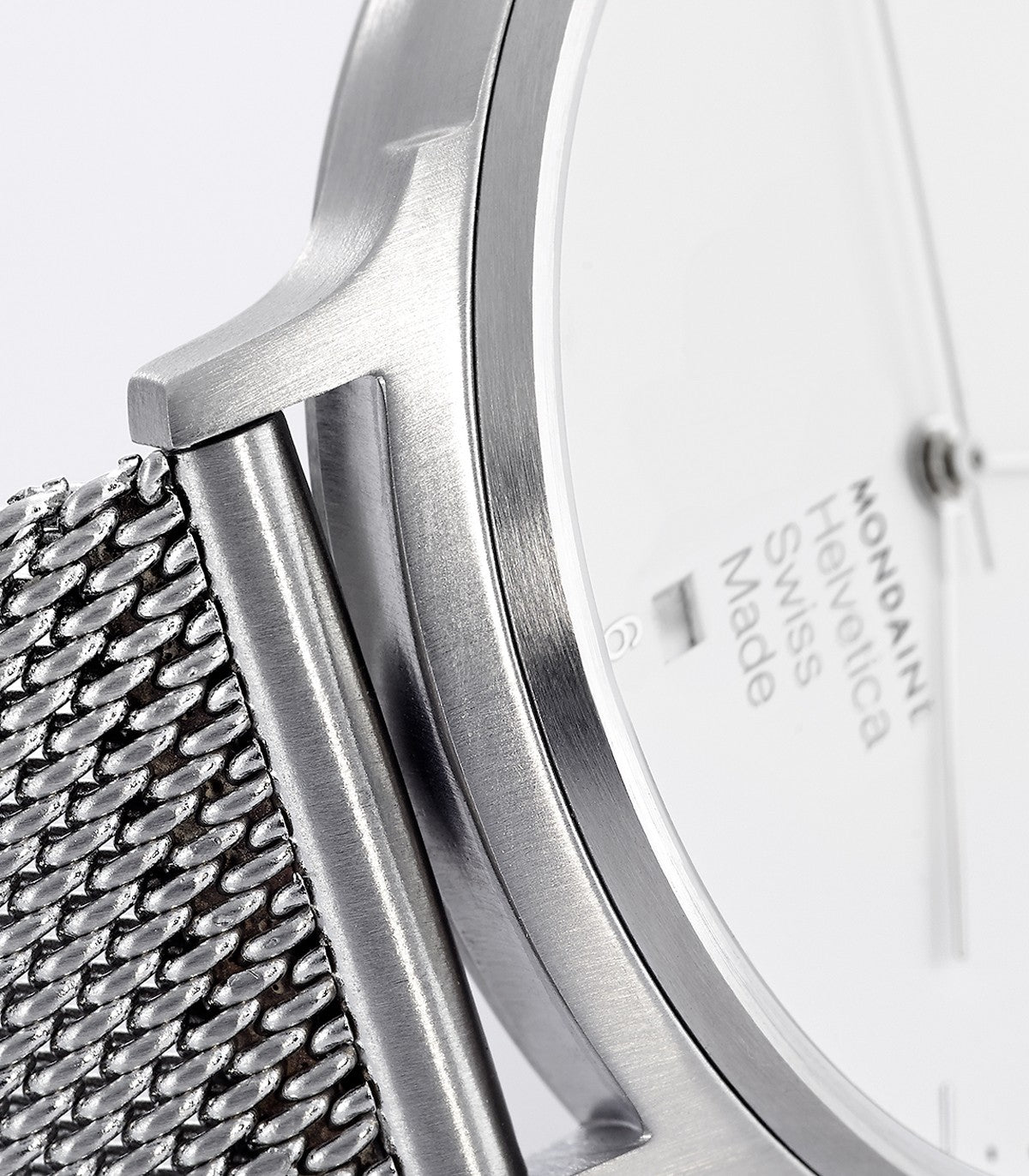 Mondaine Helvetica No1 Regular 33mm orologio zaffiro