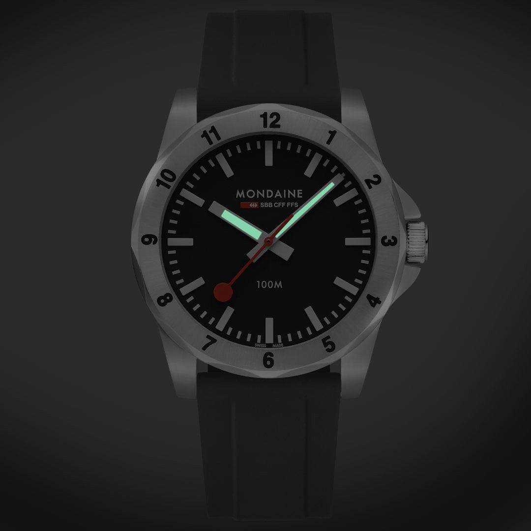 Mondaine Numeri orologio 42 mm nero silicone